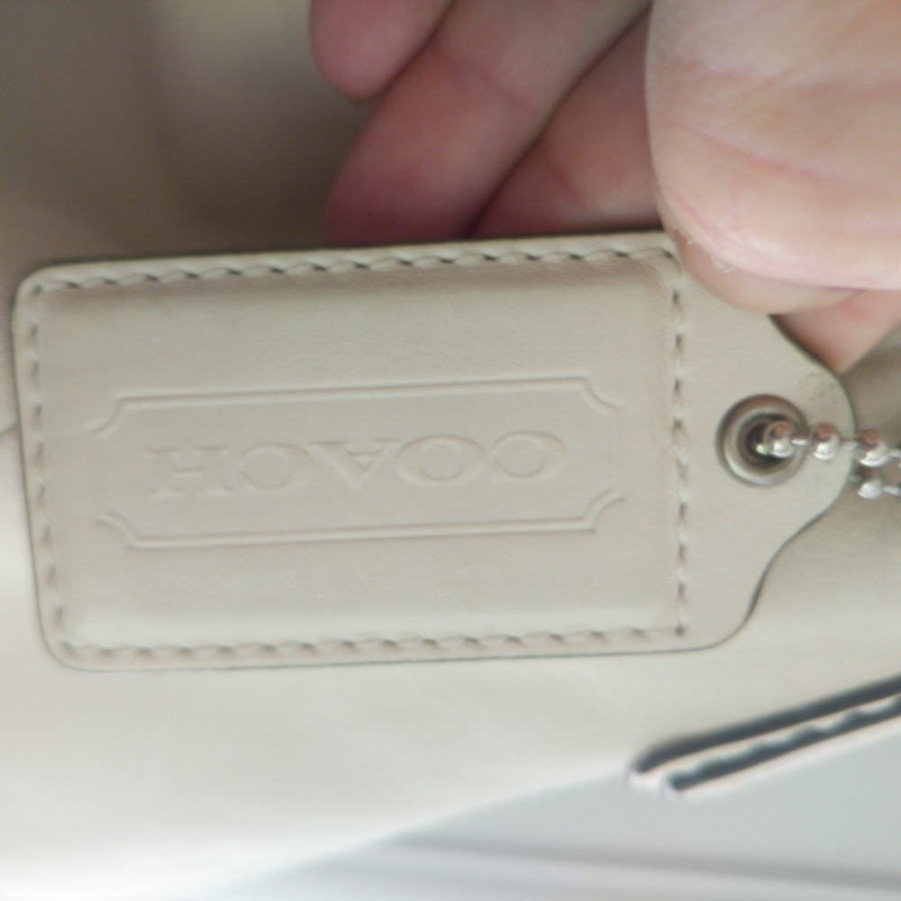 Authentic Coach - Picture 5 of 8